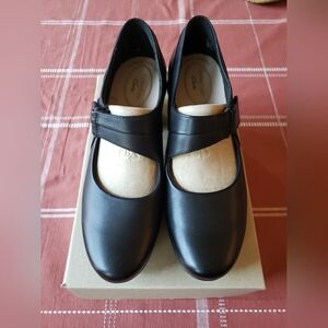 NEW IN BOX Clarks Women's Emslie Lulin Mary Jane Pumps Black Leather